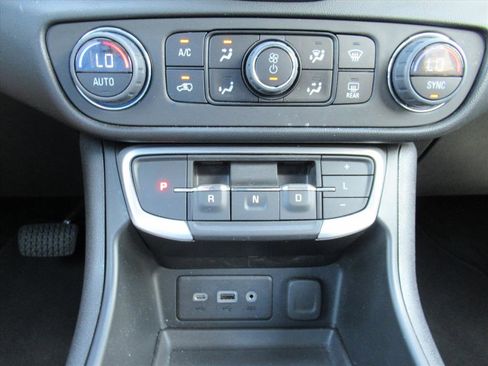 Used 2023 GMC Terrain SLE w/ Driver Convenience Package image 24