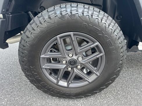 Used 2024 Jeep Wrangler Unlimited Sport AWD/4WD image 9