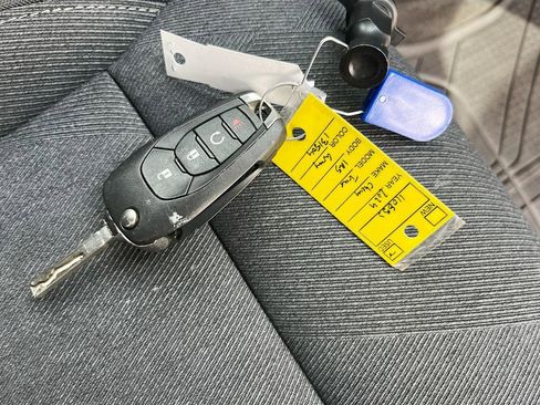 Used 2024 Chevrolet Trax RS image 32