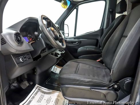 Used 2019 Mercedes-Benz Sprinter 144 image 11