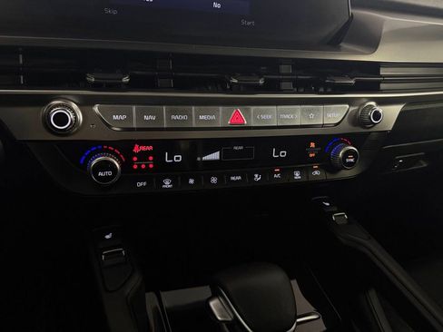 Used 2025 Kia Telluride S AWD/4WD image 19