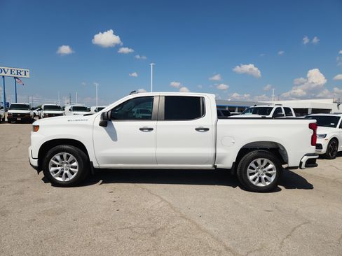 Used 2020 Chevrolet Silverado 1500 Custom w/ Custom Value Package RWD image 4