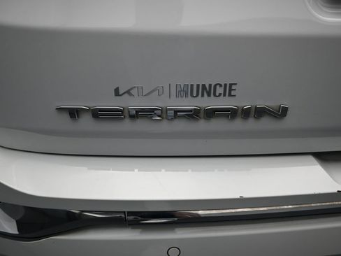 Used 2023 GMC Terrain Denali w/ Denali Premium Package AWD/4WD image 10