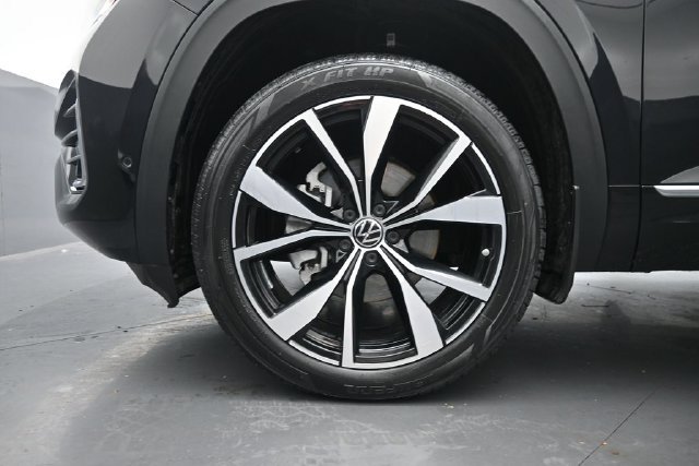 Used 2024 Volkswagen Atlas SEL Premium R-Line AWD/4WD image 33