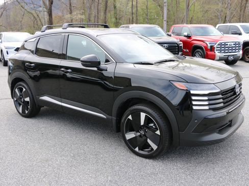 Used 2026 Nissan Kicks SR w/ Cold Weather Package image 10