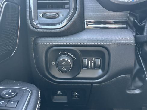 Used 2022 RAM 1500 Limited AWD/4WD image 12
