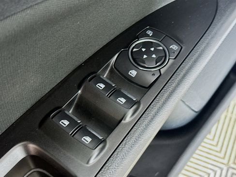 Used 2018 Ford Fusion SE w/ Equipment Group 201A image 18