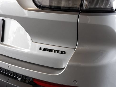 Used 2025 Jeep Grand Cherokee L Limited w/ Luxury Tech Group II AWD/4WD image 8