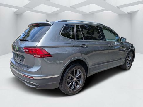 Used 2023 Volkswagen Tiguan SE FWD image 3