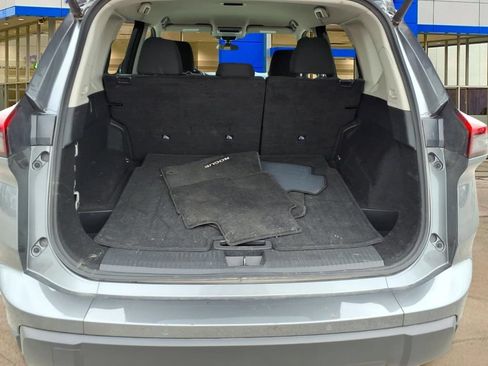 Used 2025 Nissan Rogue SV FWD image 24
