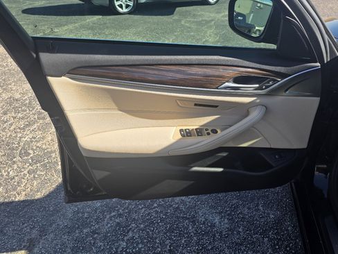 Used 2019 BMW 530i image 10