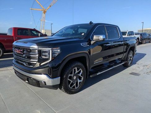 Used 2023 GMC Sierra 1500 SLT w/ SLT Premium Package AWD/4WD image 7