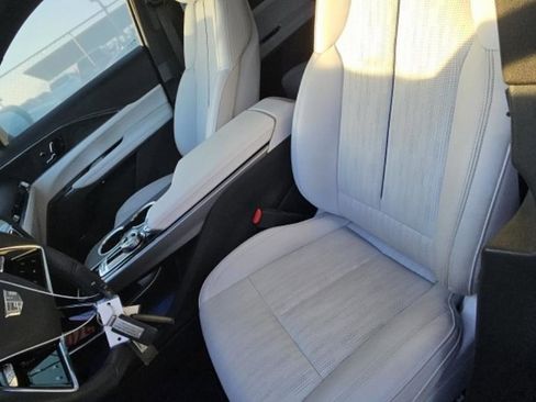 Used 2024 Cadillac Lyriq Luxury image 4