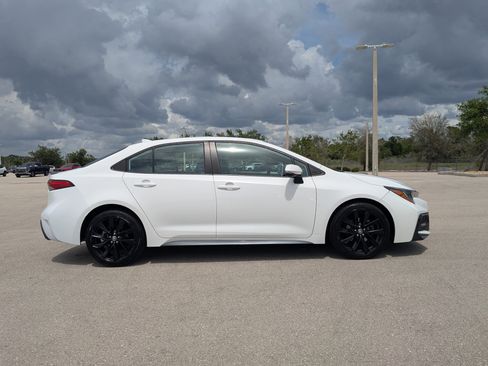 Used 2021 Toyota Corolla XSE FWD image 4