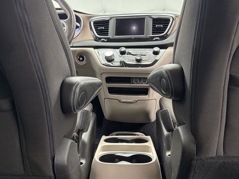 Used 2022 Chrysler Voyager LX FWD image 36