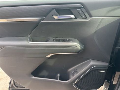 Used 2025 GMC Acadia Elevation image 32