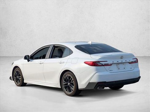 Used 2025 Toyota Camry SE w/ Convenience Package image 7