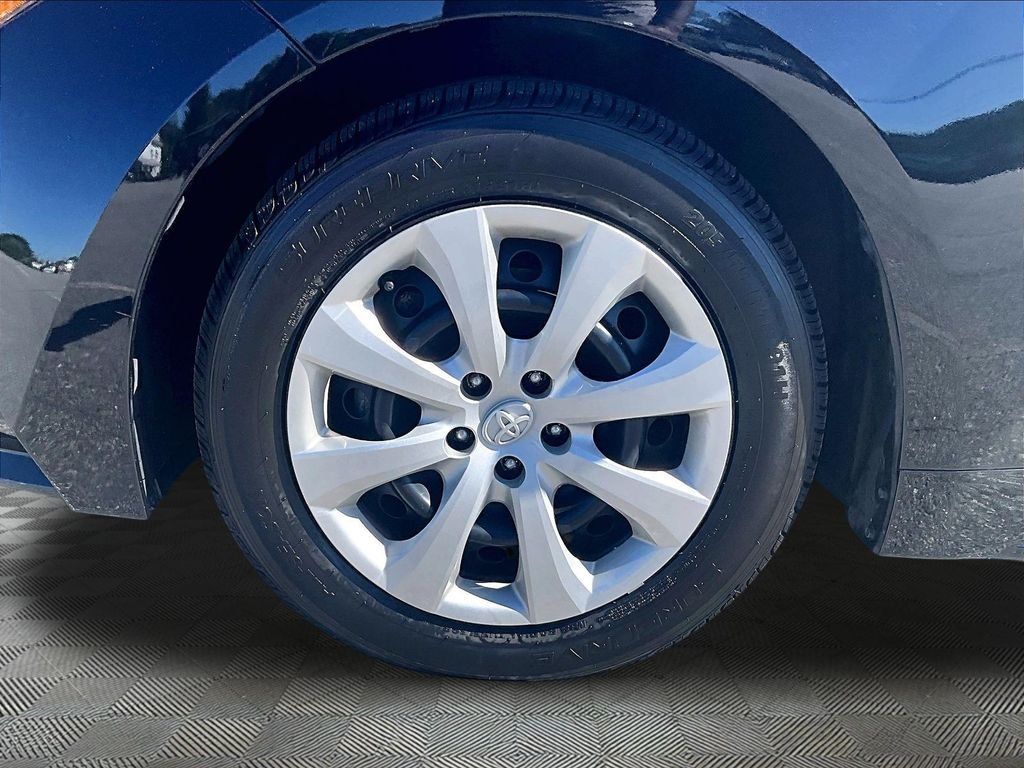 Used 2024 Toyota Corolla LE FWD image 7