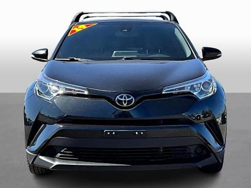 Used 2019 Toyota C-HR XLE image 3