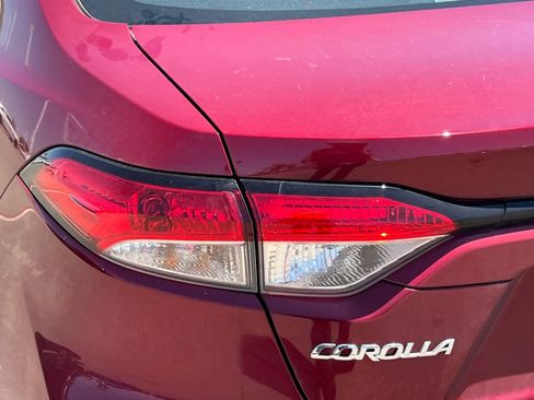 Used 2022 Toyota Corolla LE w/ LE Convenience Package FWD image 20