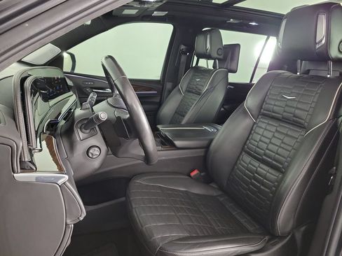 Certified 2022 Cadillac Escalade ESV Premium Luxury Platinum AWD/4WD image 16