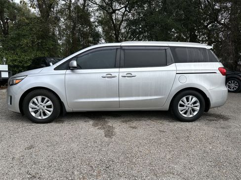 Used 2016 Kia Sedona LX image 3
