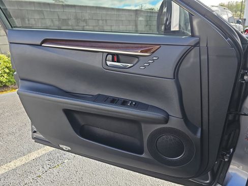 Used 2015 Lexus ES 350 w/ Luxury Package image 29