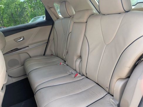 Used 2011 Toyota Venza AWD w/ Leather Pkg image 9