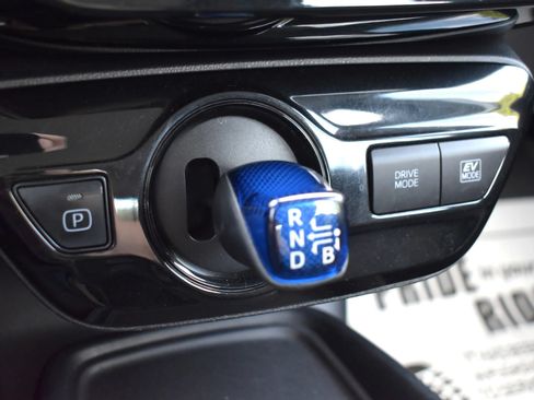 Used 2021 Toyota Prius LE AWD/4WD image 24