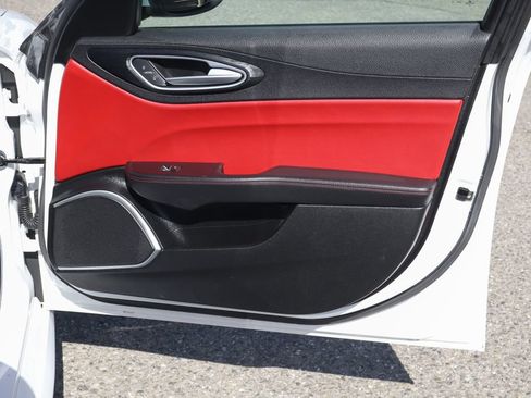 Used 2019 Alfa Romeo Giulia RWD image 41