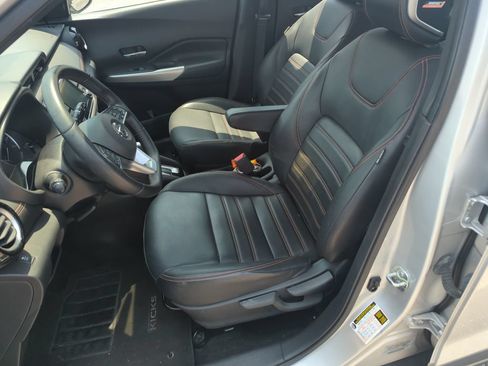 Used 2019 Nissan Kicks SR w/ SR Premium Package FWD image 12