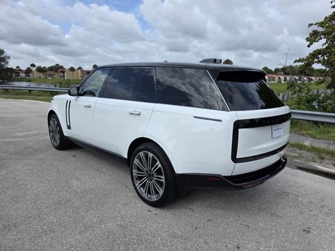 New 2026 Land Rover Range Rover Long Wheelbase SE AWD/4WD image 2
