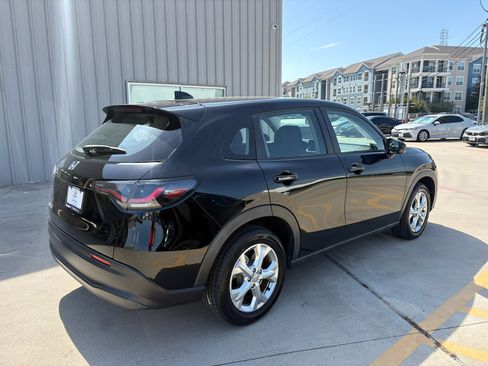 Certified 2023 Honda HR-V LX image 8