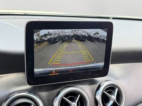 Used 2018 Mercedes-Benz GLA 250 4MATIC image 22