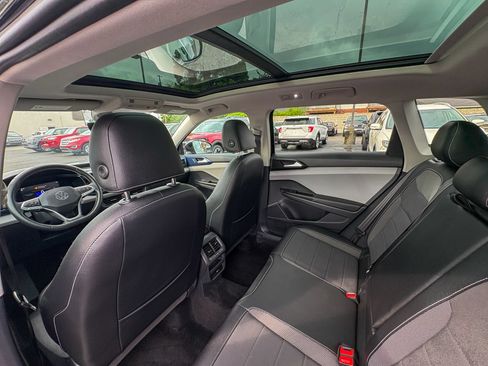 Used 2022 Volkswagen Taos SE FWD image 26