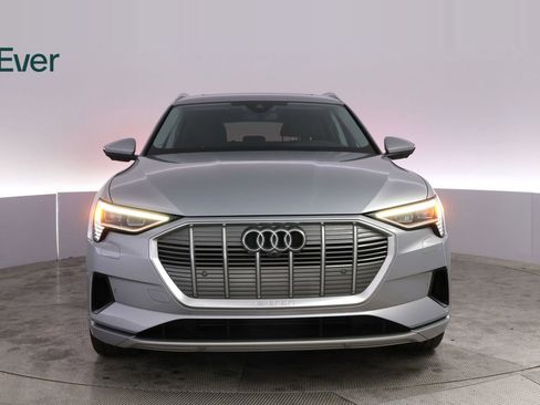 Used 2023 Audi e-tron Premium Plus w/ Premium Plus Package AWD/4WD image 12