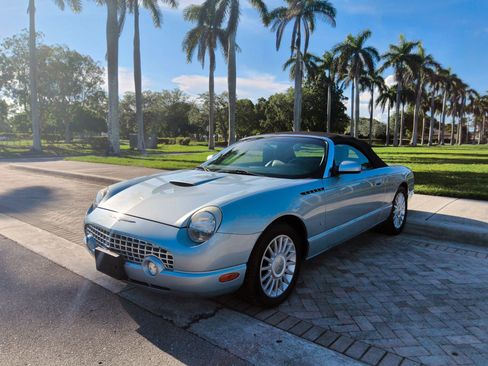 Used 2004 Ford Thunderbird image 26