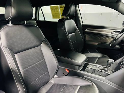Used 2022 Volkswagen Atlas Cross Sport SE FWD image 31
