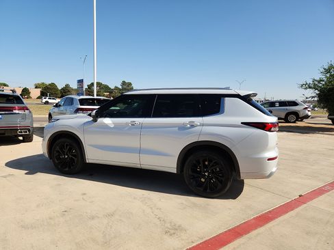 Used 2023 Mitsubishi Outlander SEL FWD image 4