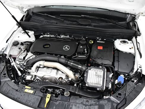 Used 2026 Mercedes-Benz GLB 250 4MATIC image 6