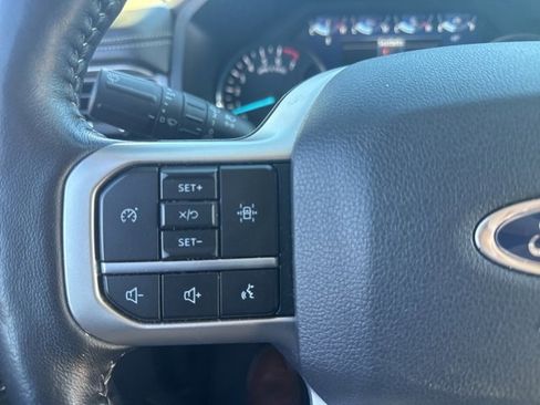 Used 2024 Ford Expedition XLT image 16