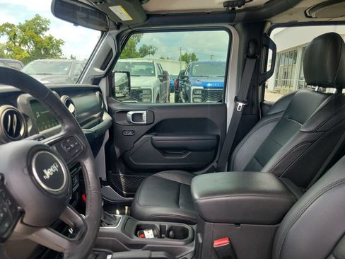 Used 2023 Jeep Gladiator Sport AWD/4WD image 19