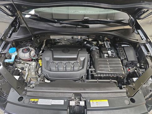 Used 2022 Volkswagen Tiguan SE image 29
