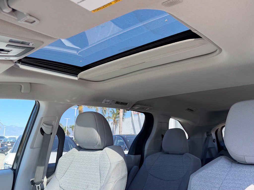 Used 2021 Toyota Sienna LE w/ LE Plus Package FWD image 13