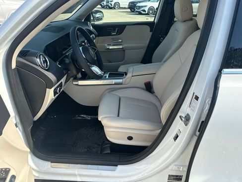 New 2026 Mercedes-Benz GLB 250 4MATIC image 9