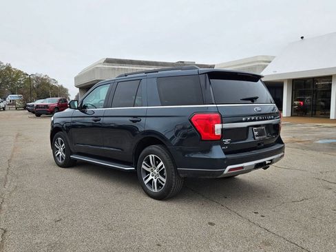 Used 2023 Ford Expedition XLT image 4