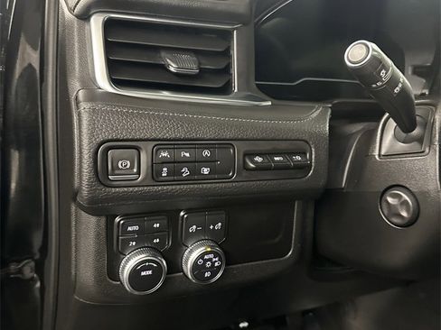 Used 2023 GMC Yukon XL Denali image 16