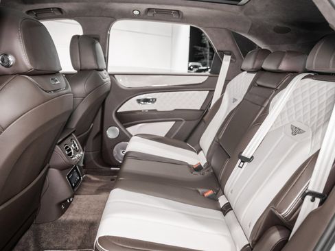 Used 2023 Bentley Bentayga AWD/4WD image 21