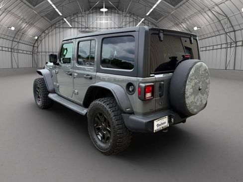Used 2018 Jeep Wrangler Unlimited Sport S image 9