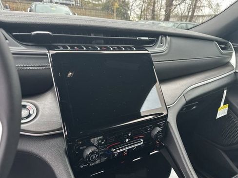 New 2025 Jeep Grand Cherokee L Limited image 30